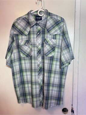 Wrangler Men’s Green & Blue Plaid Short-Sleeve Shirt
